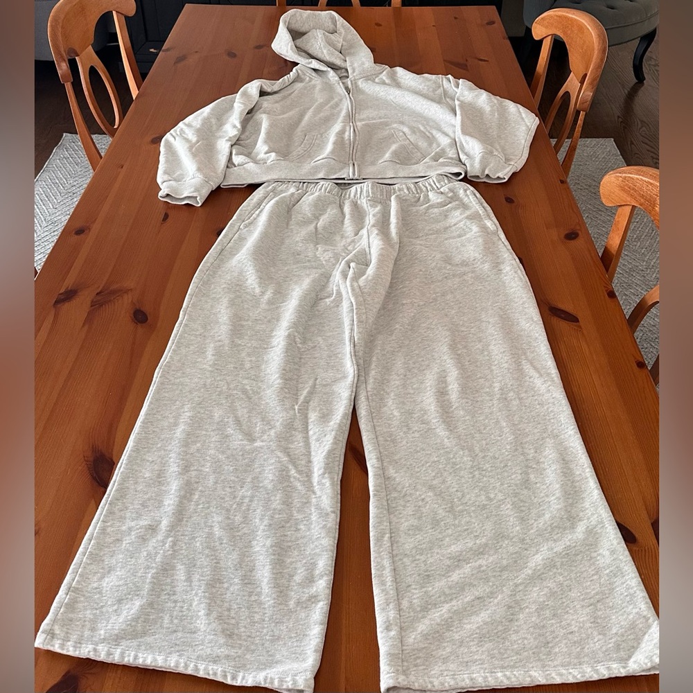 Hollister Cozy Gray ladies Sweats - size L
2 for $25